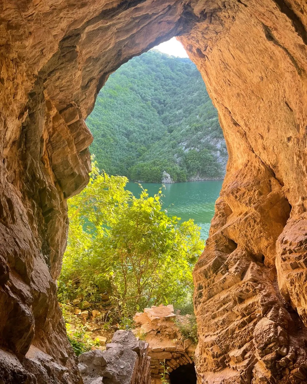 shpella e murgjve emanuel pjetri